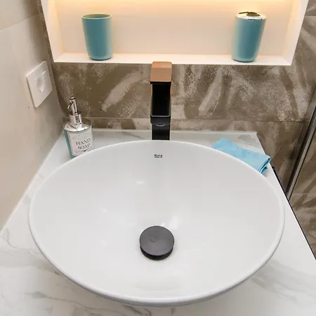 Stupendo Bilocale Ristrutturato A Nuovo Mm Argonne * ミラノ